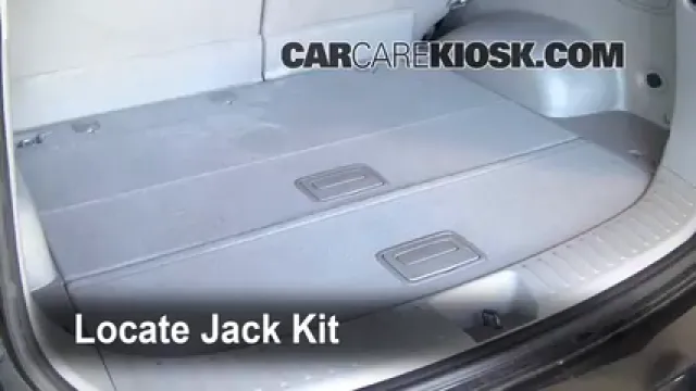 2007 Kia Rondo LX 2.4L 4 Cyl. Levantar auto Usar el gato para levantar el auto